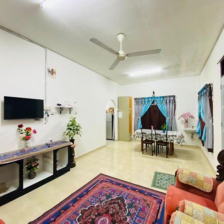 Homestay Ummi Kuala Terengganu Exteriör bild